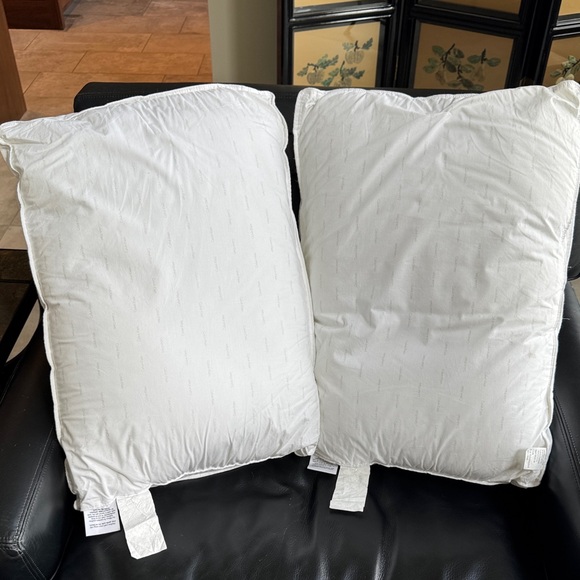 Premium Calvin Klein White Pillows super standard size - Picture 1 of 6